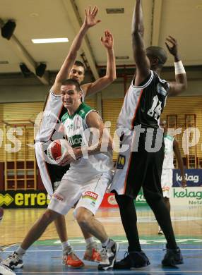 Basketball Bundesliga. Woerthersee Piraten gegen Team Dukes Klosterneuburg. Stjepan Gavran (Piraten), Kevin Martin (Klosterneuburg). Klagenfurt, am 24.11.2007.
Foto: Kuess
---
pressefotos, pressefotografie, kuess, qs, qspictures, sport, bild, bilder, bilddatenbank