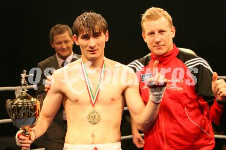 Boxen. Box Nacht in Klagenfurt. Ali Chakiev, Trainer Siegfried Steiner. Klagenfurt, am 23.11.2007.
Foto: Kuess
---
pressefotos, pressefotografie, kuess, qs, qspictures, sport, bild, bilder, bilddatenbank