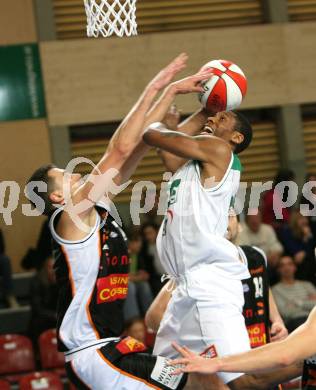 Basketball Bundesliga. Woerthersee Piraten gegen Team Dukes Klosterneuburg. Melvin Creddle (Piraten). Klagenfurt, am 24.11.2007.
Foto: Kuess
---
pressefotos, pressefotografie, kuess, qs, qspictures, sport, bild, bilder, bilddatenbank