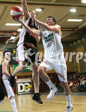 Basketball Bundesliga. Woerthersee Piraten gegen Team Dukes Klosterneuburg. Selmir Husanovic (Piraten), Sam Spann  (Klosterneuburg). Klagenfurt, am 24.11.2007.
Foto: Kuess
---
pressefotos, pressefotografie, kuess, qs, qspictures, sport, bild, bilder, bilddatenbank