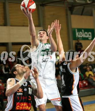 Basketball Bundesliga. Woerthersee Piraten gegen Team Dukes Klosterneuburg. Selmir Husanovic (Piraten). Klagenfurt, am 24.11.2007.
Foto: Kuess
---
pressefotos, pressefotografie, kuess, qs, qspictures, sport, bild, bilder, bilddatenbank