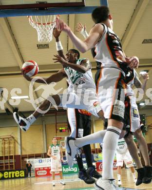 Basketball Bundesliga. Woerthersee Piraten gegen Team Dukes Klosterneuburg. Melvin Creddle (Piraten). Klagenfurt, am 24.11.2007.
Foto: Kuess
---
pressefotos, pressefotografie, kuess, qs, qspictures, sport, bild, bilder, bilddatenbank