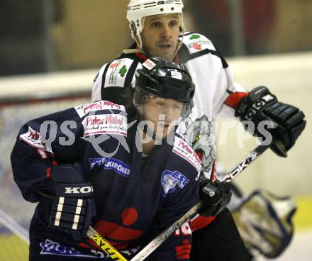 Eishockey Oberliga. Tarco Woelfe gegen ESC Steindorf. Boris Kuncic (Tarco), Michael Kabas (Steindorf). Klagenfurt, am 24.11.2007.
Foto: Kuess 
---
pressefotos, pressefotografie, kuess, qs, qspictures, sport, bild, bilder, bilddatenbank