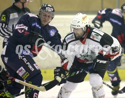 Eishockey Oberliga. Tarco Woelfe gegen ESC Steindorf. Andreas Moschik (Tarco), Christopher Frei (Steindorf). Klagenfurt, am 24.11.2007.
Foto: Kuess 
---
pressefotos, pressefotografie, kuess, qs, qspictures, sport, bild, bilder, bilddatenbank