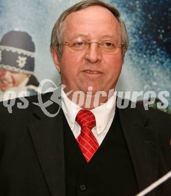 Kaerntner Landesschiverband. Einkleidung Schuelerkader. Vizepraesident Johann Stockbauer. Klagenfurt, am 23.11.2007.
Foto: Kuess
---
pressefotos, pressefotografie, kuess, qs, qspictures, sport, bild, bilder, bilddatenbank