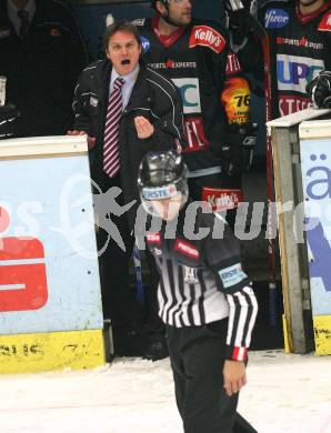 EBEL. Eishockey Bundesliga. VSV gegen Vienna Capitals. Trainer Kevin Gaudet (Caps) im Disput mit dem Schiedsrichter. Villach, am 25.11.2007.
Foto: Kuess 
---
pressefotos, pressefotografie, kuess, qs, qspictures, sport, bild, bilder, bilddatenbank