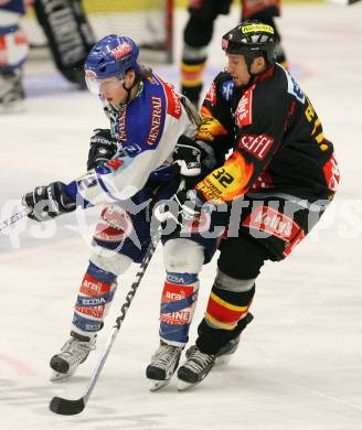 EBEL. Eishockey Bundesliga. VSV gegen Vienna Capitals. Michael Raffl (VSV), Pascal Rheaume (Caps). Villach, am 25.11.2007.
Foto: Kuess 
---
pressefotos, pressefotografie, kuess, qs, qspictures, sport, bild, bilder, bilddatenbank