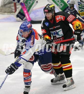 EBEL. Eishockey Bundesliga. VSV gegen Vienna Capitals. Michael Raffl (VSV), Marc Tropper (Caps). Villach, am 25.11.2007.
Foto: Kuess 
---
pressefotos, pressefotografie, kuess, qs, qspictures, sport, bild, bilder, bilddatenbank