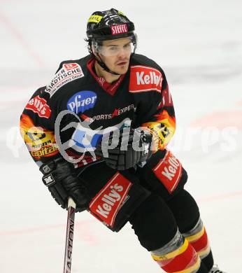 EBEL. Eishockey Bundesliga. VSV gegen Vienna Capitals. Manuel Latusa (Caps). Villach, am 25.11.2007.
Foto: Kuess 
---
pressefotos, pressefotografie, kuess, qs, qspictures, sport, bild, bilder, bilddatenbank