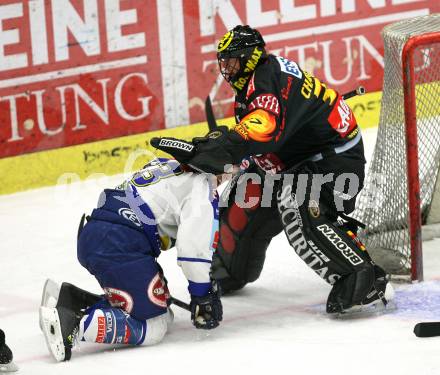 EBEL. Eishockey Bundesliga. VSV gegen Vienna Capitals. Gerd Acker (VSV), Sebastian Charpentier (Caps). Villach, am 25.11.2007.
Foto: Kuess 
---
pressefotos, pressefotografie, kuess, qs, qspictures, sport, bild, bilder, bilddatenbank