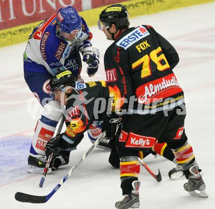 EBEL. Eishockey Bundesliga. VSV gegen Vienna Capitals. Daniel Gauthier (VSV), Marcel Rodman, Aron Fox (Caps). Villach, am 25.11.2007.
Foto: Kuess 
---
pressefotos, pressefotografie, kuess, qs, qspictures, sport, bild, bilder, bilddatenbank