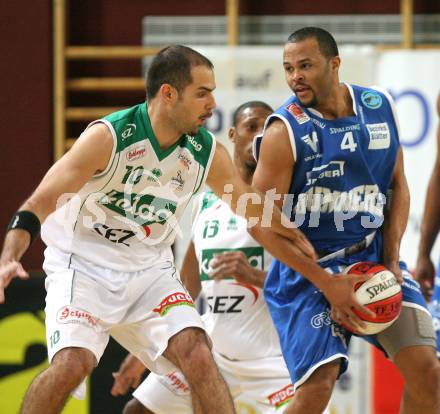 Basketball Bundesliga. Woerthersee Piraten gegen Oberwart Gunners. Joachium Buggelsheim (Piraten), Adam Boone (Oberwart). Klagenfurt, am 28.11.2007.
Foto: Kuess
---
pressefotos, pressefotografie, kuess, qs, qspictures, sport, bild, bilder, bilddatenbank