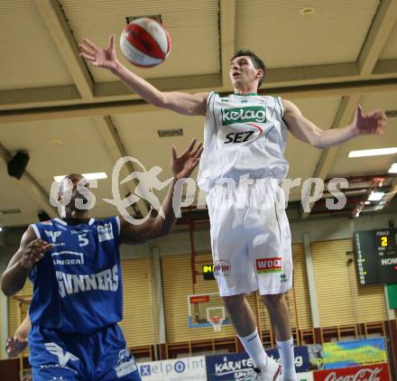 Basketball Bundesliga. Woerthersee Piraten gegen Oberwart Gunners. Selmir Husanovic (Piraten), Jason Johnson (Oberwart). Klagenfurt, am 28.11.2007.
Foto: Kuess
---
pressefotos, pressefotografie, kuess, qs, qspictures, sport, bild, bilder, bilddatenbank