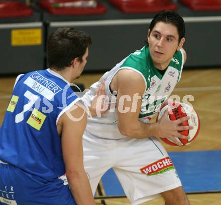 Basketball Bundesliga. Woerthersee Piraten gegen Oberwart Gunners. Andreas Kuttnig (Piraten), Hannes Artner (Oberwart). Klagenfurt, am 28.11.2007.
Foto: Kuess
---
pressefotos, pressefotografie, kuess, qs, qspictures, sport, bild, bilder, bilddatenbank