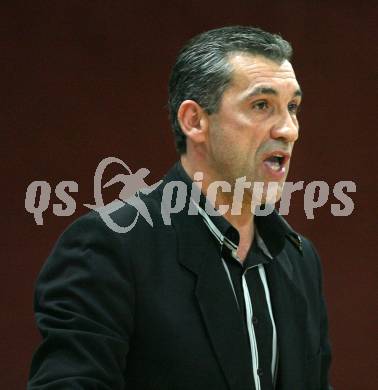 Basketball Bundesliga. Woerthersee Piraten gegen Oberwart Gunners. Trainer Emir Osmanovic (Piraten). Klagenfurt, am 28.11.2007.
Foto: Kuess
---
pressefotos, pressefotografie, kuess, qs, qspictures, sport, bild, bilder, bilddatenbank