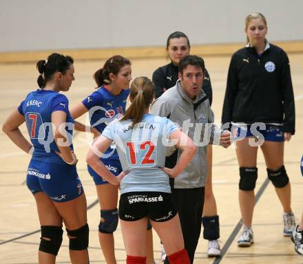 Volleyball CEV Cup. ATSC Wildcats gegen Zeiler Koeniz (Schweiz). Time out. Trainer Helmut Voggenberger (Wildcats). Klagenfurt, am 1.12.2007.
Foto: Kuess
---
pressefotos, pressefotografie, kuess, qs, qspictures, sport, bild, bilder, bilddatenbank