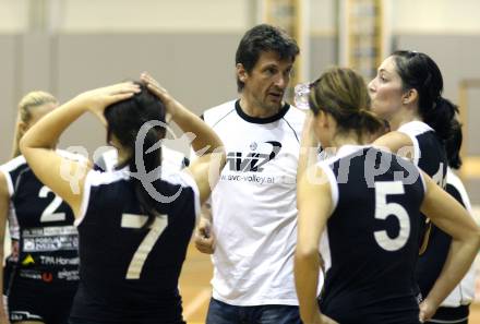 Volleyball. AVC Klagenfurt gegen VC Tirol. Time out. Trainer Wolfgang Schmerlaib (AVC). Klagenfurt, am 1.12.2007.
Foto: Kuess
---
pressefotos, pressefotografie, kuess, qs, qspictures, sport, bild, bilder, bilddatenbank