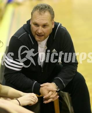 Volleyball. AVC Klagenfurt gegen VC Tirol. Team Manager Roland Kosnjek(AVC). Klagenfurt, am 1.12.2007.
Foto: Kuess
---
pressefotos, pressefotografie, kuess, qs, qspictures, sport, bild, bilder, bilddatenbank