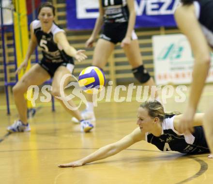 Volleyball. AVC Klagenfurt gegen VC Tirol. Maria Obernosterer, Mira Trampusch (AVC). Klagenfurt, am 1.12.2007.
Foto: Kuess
---
pressefotos, pressefotografie, kuess, qs, qspictures, sport, bild, bilder, bilddatenbank