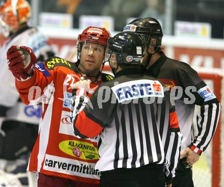 EBEL. Erste Bank Eishockey Bundesliga. KAC gegen EHC Graz 99ers. Jeremy Rebek (KAC), Schiedsrichter. Klagenfurt, am 2.12.2007.
Foto: Kuess
---
pressefotos, pressefotografie, kuess, qs, qspictures, sport, bild, bilder, bilddatenbank