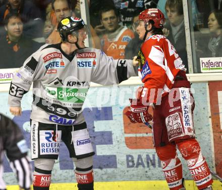 EBEL. Erste Bank Eishockey Bundesliga. KAC gegen EHC Graz 99ers. David Schuller (KAC), Doug Nolan (Graz). Klagenfurt, am 2.12.2007.
Foto: Kuess
---
pressefotos, pressefotografie, kuess, qs, qspictures, sport, bild, bilder, bilddatenbank