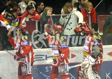 EBEL. Erste Bank Eishockey Bundesliga. KAC gegen EHC Graz 99ers. Abklatschen mit jugendlichen Fans. David Schuller, Jeffrey Tory, Andrew Verner (KAC). Klagenfurt, am 2.12.2007.
Foto: Kuess
---
pressefotos, pressefotografie, kuess, qs, qspictures, sport, bild, bilder, bilddatenbank