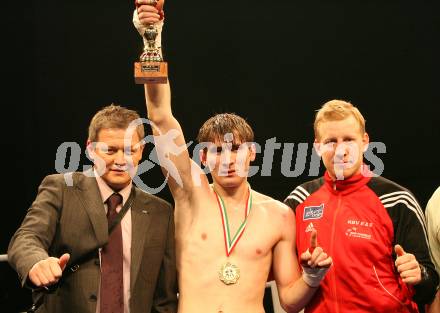 Boxen. Box Nacht in Klagenfurt. Franc Wieser, Ali Chakiev (AUT), Trainer Siegfried Steiner. Klagenfurt, am 23.11.2007.
Foto: Kuess
---
pressefotos, pressefotografie, kuess, qs, qspictures, sport, bild, bilder, bilddatenbank