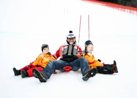 Schi Alpin. Weltcup.  Rainer Schoenfelder mit Max und Moritz. Bad kleinkirchheim, am 7.12.2007.
Foto: Kuess
---
pressefotos, pressefotografie, kuess, qs, qspictures, sport, bild, bilder, bilddatenbank