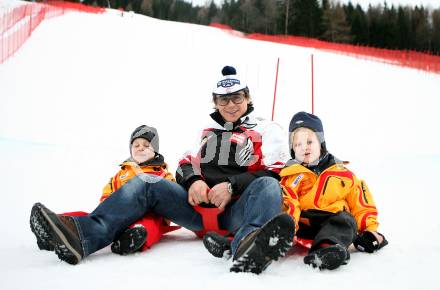 Schi Alpin. Weltcup.  Rainer Schoenfelder mit Max und Moritz. Bad kleinkirchheim, am 7.12.2007.
Foto: Kuess
---
pressefotos, pressefotografie, kuess, qs, qspictures, sport, bild, bilder, bilddatenbank