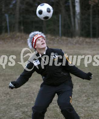 Schi Nordisch. Weltcup Schispringen. Zeitvertreib in der Windpause. Thomas Morgenstern (AUT). Villach am 14.12.2007
Foto: Kuess
---
pressefotos, pressefotografie, kuess, qs, qspictures, sport, bild, bilder, bilddatenbank