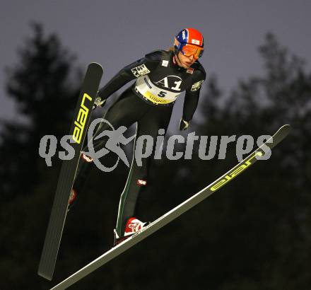 Schi Nordisch. Weltcup Schispringen. Bastian Kaltenboeck (AUT). Villach am 14.12.2007
Foto: Kuess
---
pressefotos, pressefotografie, kuess, qs, qspictures, sport, bild, bilder, bilddatenbank