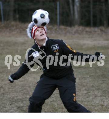 Schi Nordisch. Weltcup Schispringen. Zeitvertreib in der Windpause. Thomas Morgenstern (AUT). Villach am 14.12.2007
Foto: Kuess
---
pressefotos, pressefotografie, kuess, qs, qspictures, sport, bild, bilder, bilddatenbank