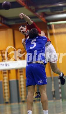 Handball Bundesliga. SC Ferlach gegen HCK 59.  Miha Hendler (Ferlach), Zeljko Grbic (HCK). Ferlach, am 15.12.2007.
Foto: Kuess
---
pressefotos, pressefotografie, kuess, qs, qspictures, sport, bild, bilder, bilddatenbank