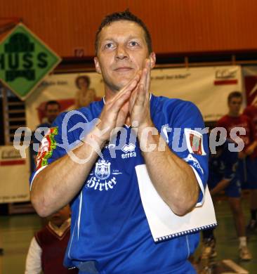 Handball Bundesliga. SC Ferlach gegen HCK 59.  Abschiedsspiel von Jani Kontrec. Jani Kontrec dankt den Fans. Ferlach, am 15.12.2007.
Foto: Kuess
---
pressefotos, pressefotografie, kuess, qs, qspictures, sport, bild, bilder, bilddatenbank