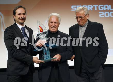 Sportgala 2007. Landesrat Wolfgang Schantl, Gustl Mayer, Ernst Primosch. Velden, am 17.12.2007.
Foto: Kuess
---
pressefotos, pressefotografie, kuess, qs, qspictures, sport, bild, bilder, bilddatenbank