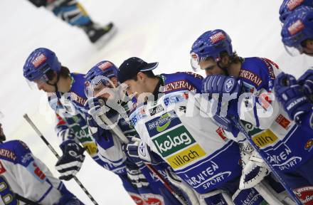 EBEL. Eishockey Bundesliga. VSV gegen Black Wings Linz. Enttaeuschung beim VSV. Markus Peintner, Bernhard Starkbaum, Nikolas Petrik (VSV). Villach, am 26.12.2007.
Foto: Kuess
---
pressefotos, pressefotografie, kuess, qs, qspictures, sport, bild, bilder, bilddatenbank