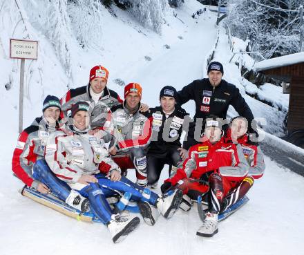 Rodeln. Oesterreichische Meisterschaft. Training. Vorne von links: Thomas und Christoph Knauder (WSV Frantschach), Hilgarter Guido (ATUS Ferndorf) Huber Jan (ASVOE Rosenau). Hinten von links: Gerhard Muehlbacher (RV Golling), Christian Schatz (WSV Frantschach), Siegi Truppe (ASKOE Finkenstein), Martin Mayerhofer (TSV Preitenegg). Frantschach, am 29.12.2007
Foto: Kuess
---
pressefotos, pressefotografie, kuess, qs, qspictures, sport, bild, bilder, bilddatenbank