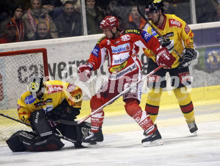 EBEL. Erste Bank Eishockey Bundesliga. KAC gegen Vienna Capitals. Mike Craig (KAC), Sebastian Charpentier, Philippe Lakos (Caps). Klagenfurt, am 30.12.2007.
Foto: Kuess
---
pressefotos, pressefotografie, kuess, qs, qspictures, sport, bild, bilder, bilddatenbank