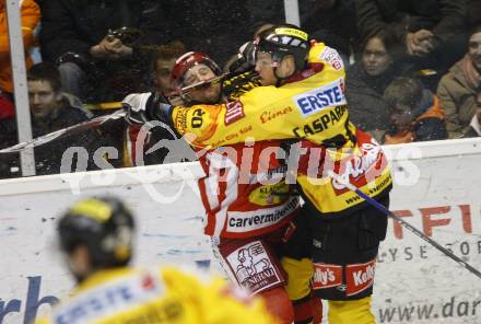 EBEL. Erste Bank Eishockey Bundesliga. KAC gegen Vienna Capitals. Christoph Harand(KAC), Peter Casparsson (Caps). Klagenfurt, am 30.12.2007.
Foto: Kuess
---
pressefotos, pressefotografie, kuess, qs, qspictures, sport, bild, bilder, bilddatenbank