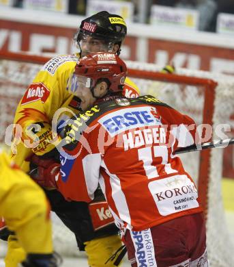 EBEL. Erste Bank Eishockey Bundesliga. KAC gegen Vienna Capitals. Gregor Hager (KAC), Kelly Fairchild (Caps). Klagenfurt, am 30.12.2007.
Foto: Kuess
---
pressefotos, pressefotografie, kuess, qs, qspictures, sport, bild, bilder, bilddatenbank