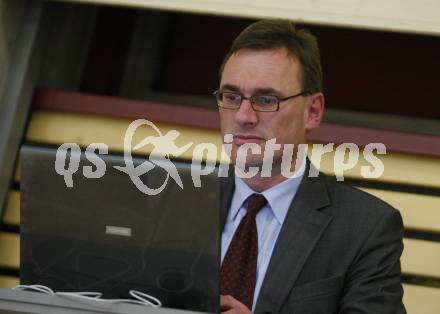 Basketball Bundesliga. Woerthersee Piraten gegen UBSC Graz. Manager Guenther Offner (Piraten). Klagenfurt, am 3.1.2008.
Foto: Kuess
---
pressefotos, pressefotografie, kuess, qs, qspictures, sport, bild, bilder, bilddatenbank