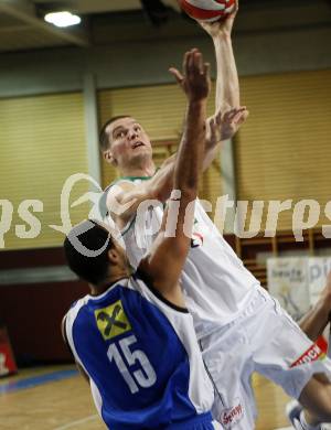 Basketball Bundesliga. Woerthersee Piraten gegen UBSC Graz. Stjepan Gavran(Piraten), Jasmin Trifunovic (Graz). Klagenfurt, am 3.1.2008.
Foto: Kuess
---
pressefotos, pressefotografie, kuess, qs, qspictures, sport, bild, bilder, bilddatenbank