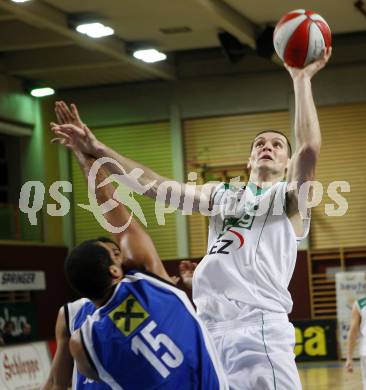 Basketball Bundesliga. Woerthersee Piraten gegen UBSC Graz. Stjepan Gavran (Piraten), Jasmin Trifunovic (Graz). Klagenfurt, am 3.1.2008.
Foto: Kuess
---
pressefotos, pressefotografie, kuess, qs, qspictures, sport, bild, bilder, bilddatenbank