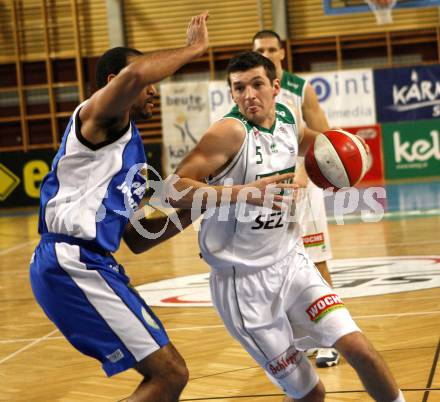 Basketball Bundesliga. Woerthersee Piraten gegen UBSC Graz. Selmir Husanovic (Pirtaen), Jasmin Trifunovic (Graz). Klagenfurt, am 3.1.2008.
Foto: Kuess
---
pressefotos, pressefotografie, kuess, qs, qspictures, sport, bild, bilder, bilddatenbank