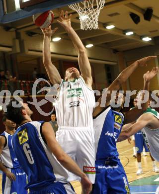 Basketball Bundesliga. Woerthersee Piraten gegen UBSC Graz. Stjepan Gavran (Pirtaen), Markus Bobik (Graz). Klagenfurt, am 3.1.2008.
Foto: Kuess
---
pressefotos, pressefotografie, kuess, qs, qspictures, sport, bild, bilder, bilddatenbank