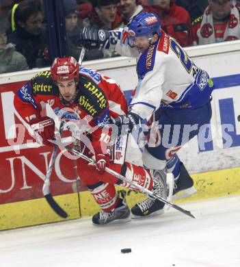 EBEL. Eishockey Bundesliga. VSV gegen KAC. Gerd Acker (VSV), Warren Norris (KAC). Villach, am 4.1.2008.
Foto: Kuess
---
pressefotos, pressefotografie, kuess, qs, qspictures, sport, bild, bilder, bilddatenbank