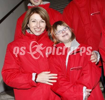 Behindertensport. Verabschiedung Special Olympics. Gabi Schaunig, Katja. Klagenfurt, am 7.1.2007.
Foto: Kuess
---
pressefotos, pressefotografie, kuess, qs, qspictures, sport, bild, bilder, bilddatenbank