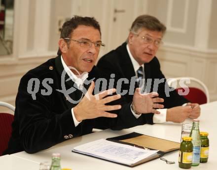 Fussball Expertenrunde. Landeshauptmann Joerg Haider, Buergermeister Harald Scheucher. Klagenfurt, am 8.1.2008.
Foto: Kuess
---
pressefotos, pressefotografie, kuess, qs, qspictures, sport, bild, bilder, bilddatenbank