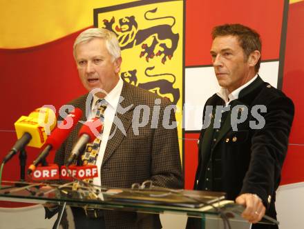 Fussball Expertenrunde. Thomas Partl, Praesident Kaerntner Fussballverband, Landeshauptmann Joerg Haider. Klagenfurt, am 8.1.2008.
Foto: Kuess
---
pressefotos, pressefotografie, kuess, qs, qspictures, sport, bild, bilder, bilddatenbank