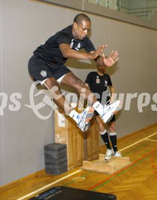 Fussball Bundesliga. Trainigsstart SK Austria Kaernten. Leistungsdiagnostischer Test. Chiquinho. Klagenfurt, am 7.1.2008.
Foto: Kuess
---
pressefotos, pressefotografie, kuess, qs, qspictures, sport, bild, bilder, bilddatenbank